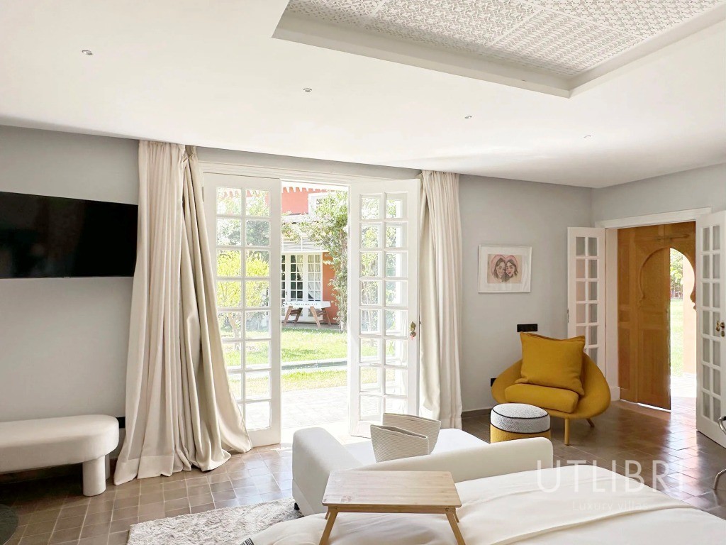 Extraordinary villa, Royal Palm and around