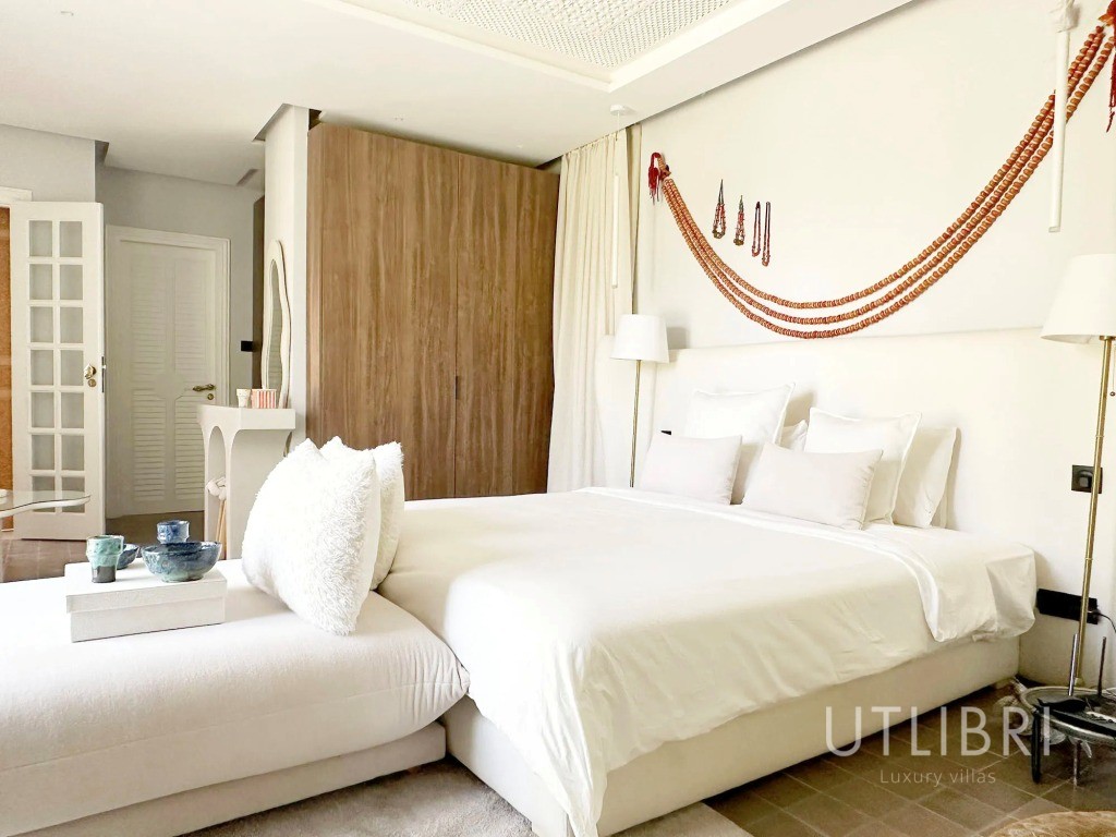 Extraordinary villa, Royal Palm and around