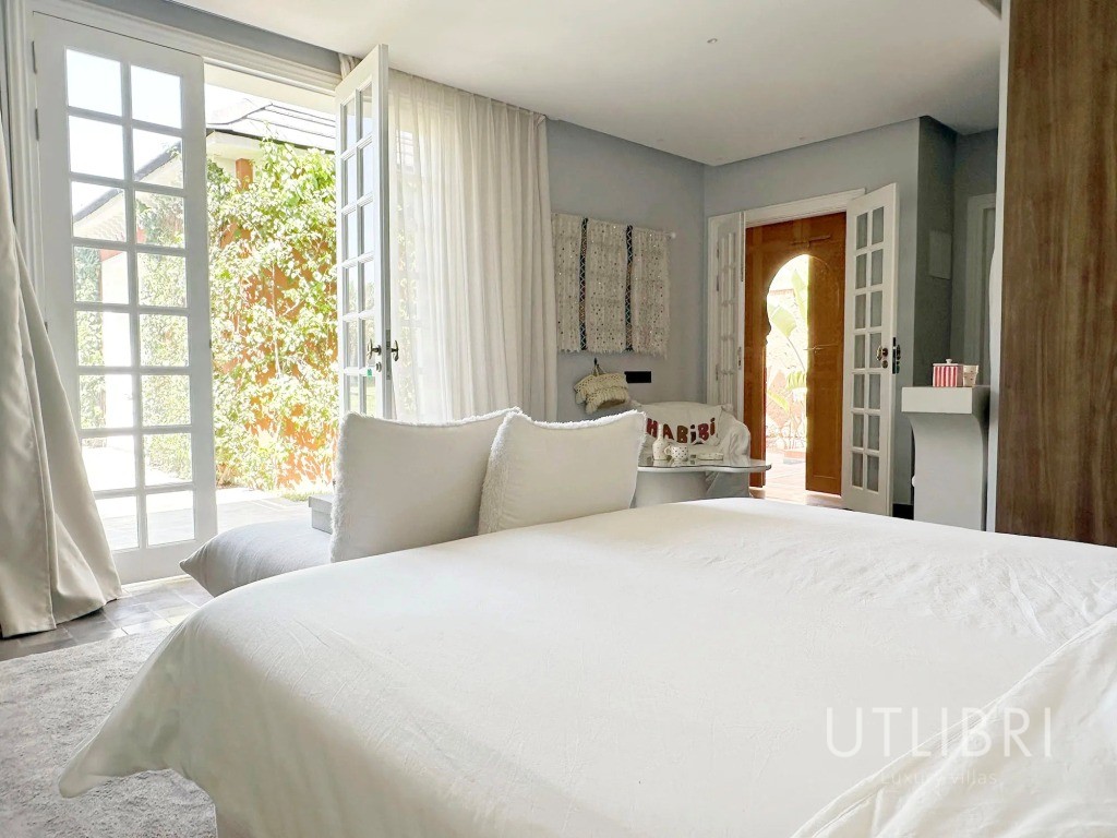 Extraordinary villa, Royal Palm and around