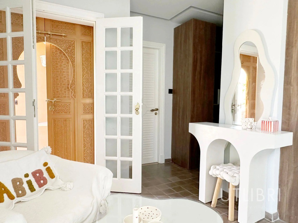 Extraordinary villa, Royal Palm and around