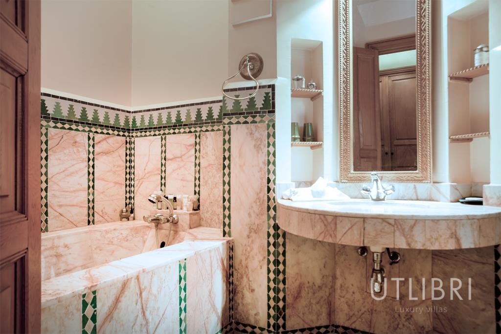 Extraordinary villa, Amelkis Golf