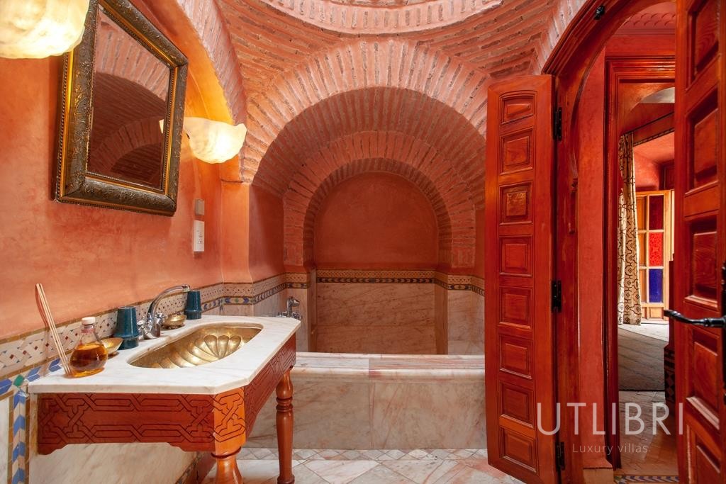 Extraordinary villa, Amelkis Golf