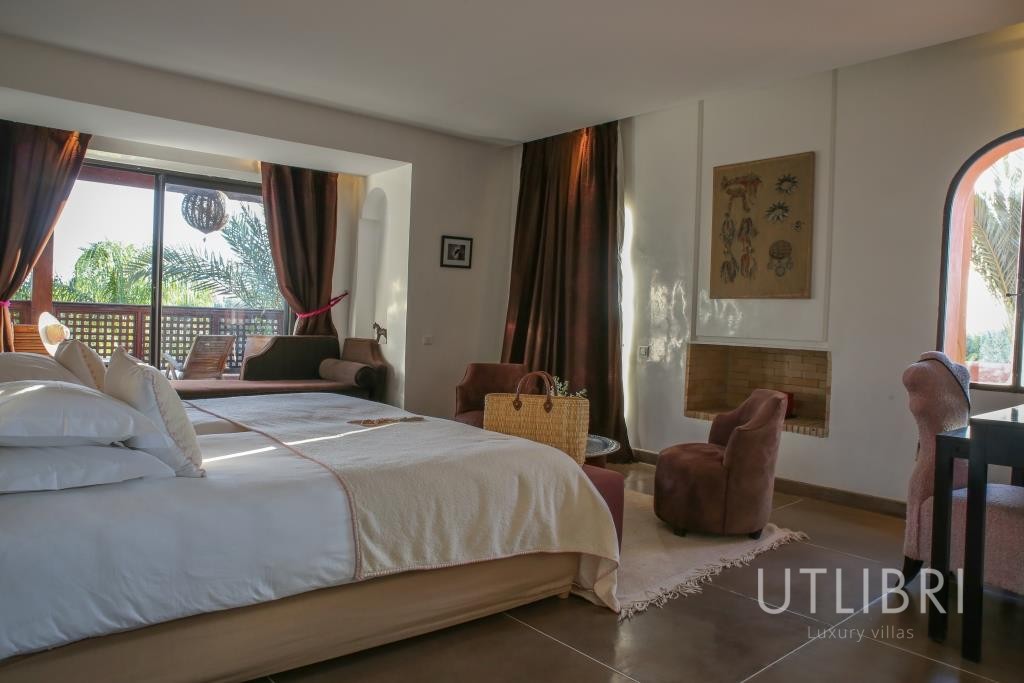 Extraordinary villa, Royal Palm and around