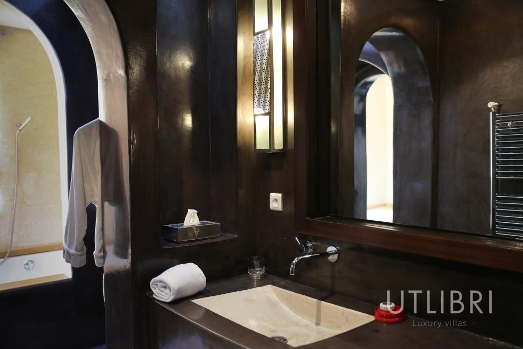 Extraordinary villa, Royal Palm and around