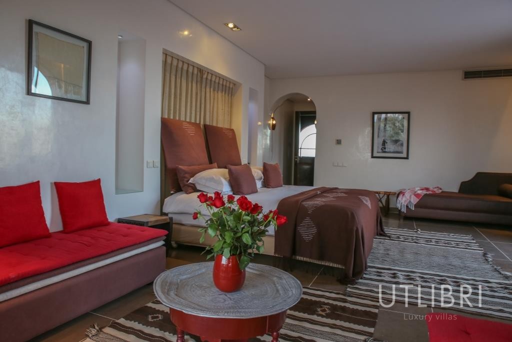 Extraordinary villa, Royal Palm and around