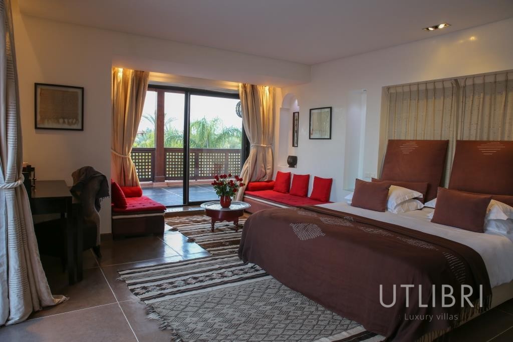 Extraordinary villa, Royal Palm and around
