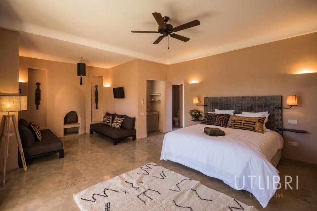 Extraordinary villa, Royal Palm and around