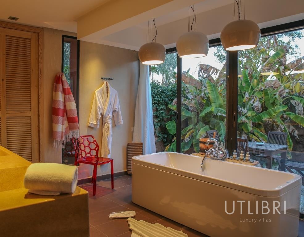 Extraordinary villa, Royal Palm and around