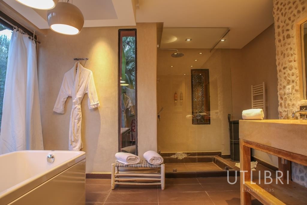 Extraordinary villa, Royal Palm and around