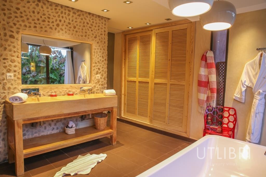 Extraordinary villa, Royal Palm and around