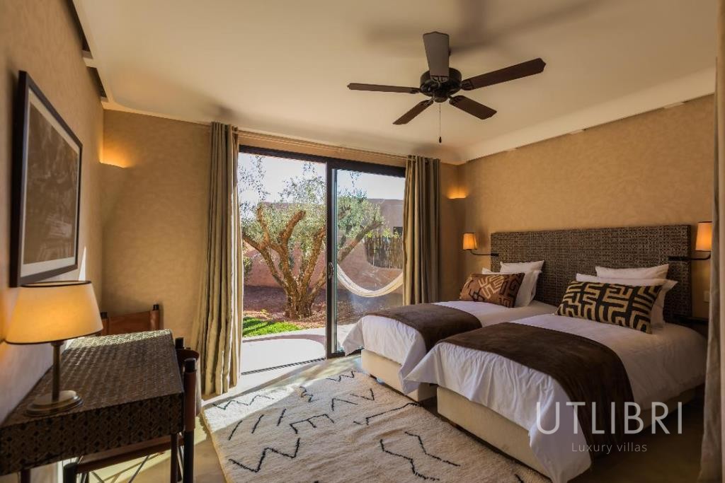 Extraordinary villa, Royal Palm and around