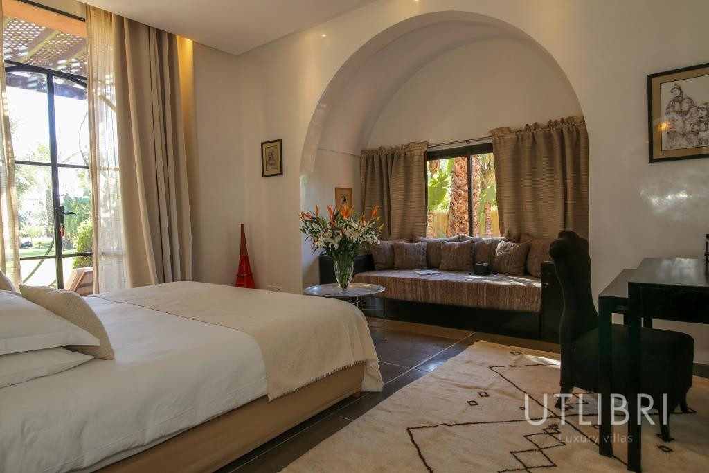 Extraordinary villa, Royal Palm and around