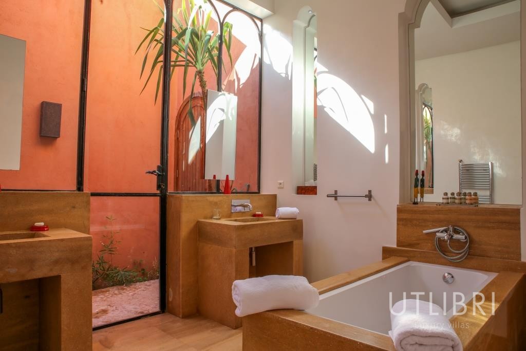 Extraordinary villa, Royal Palm and around