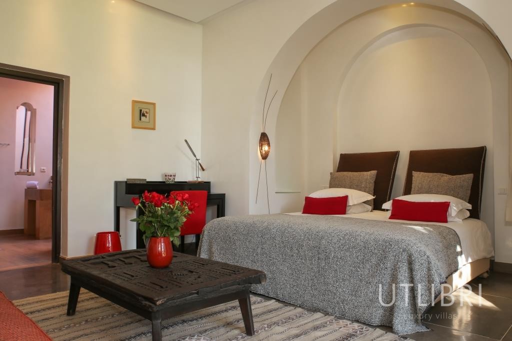 Extraordinary villa, Royal Palm and around