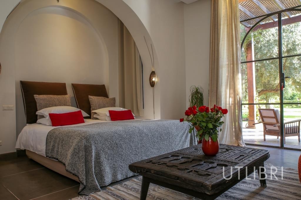 Extraordinary villa, Royal Palm and around