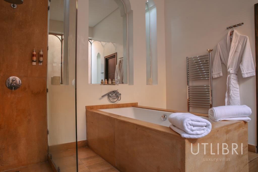 Extraordinary villa, Royal Palm and around