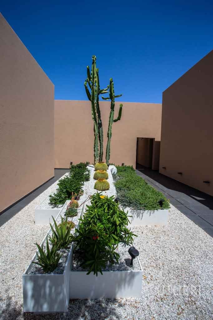 Extraordinary villa, Royal Palm and around