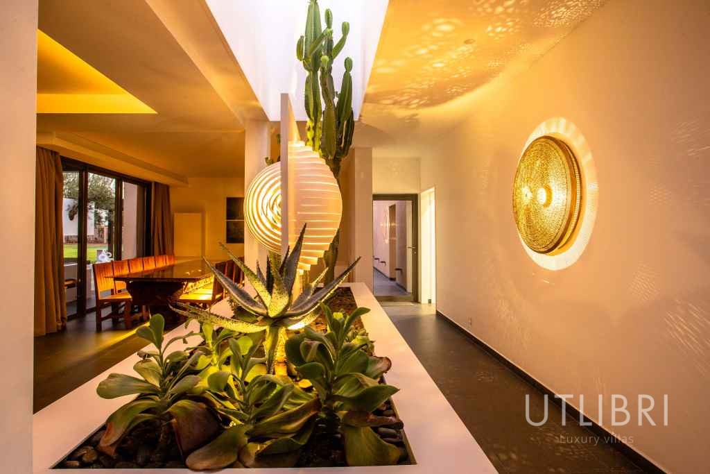 Extraordinary villa, Royal Palm and around