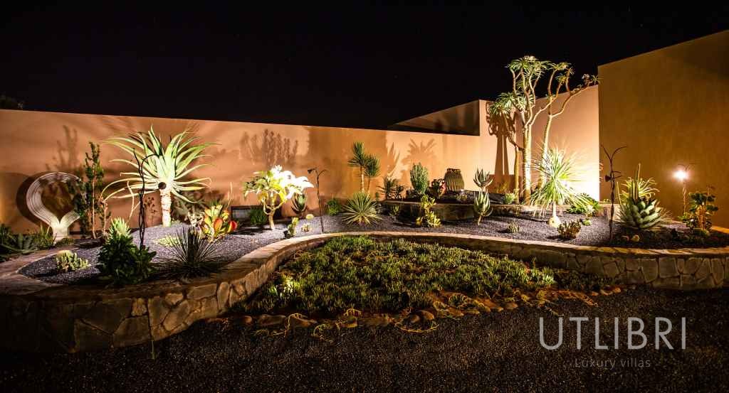 Extraordinary villa, Royal Palm and around