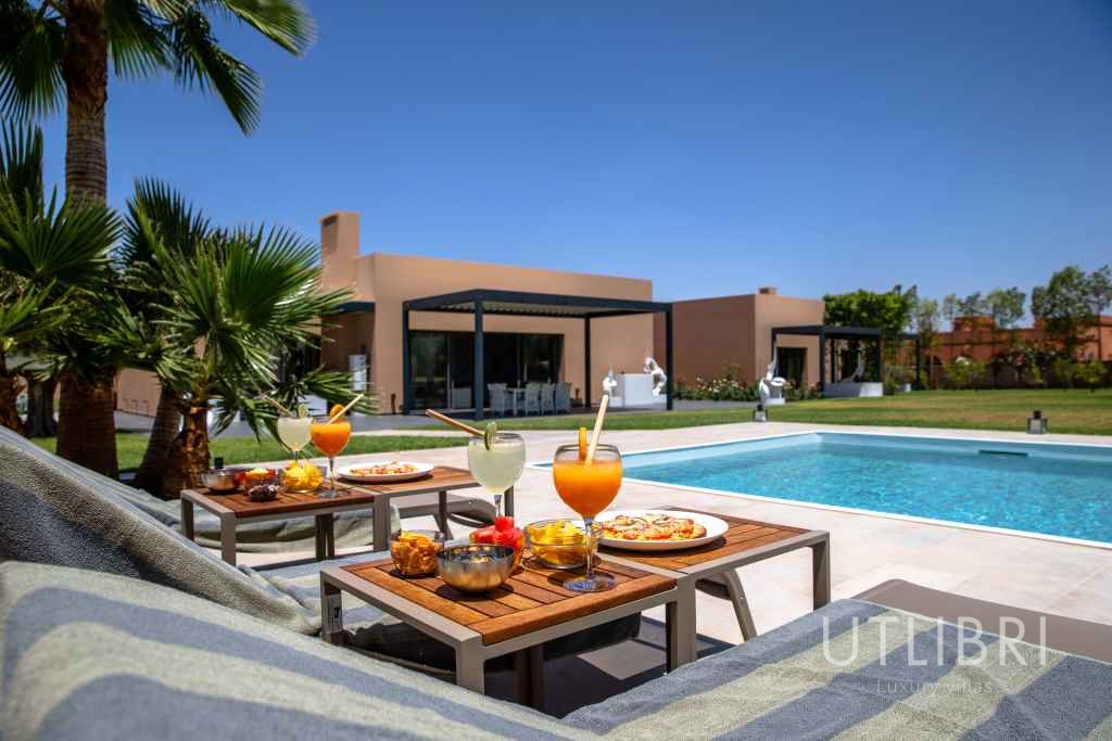 Extraordinary villa, Royal Palm and around