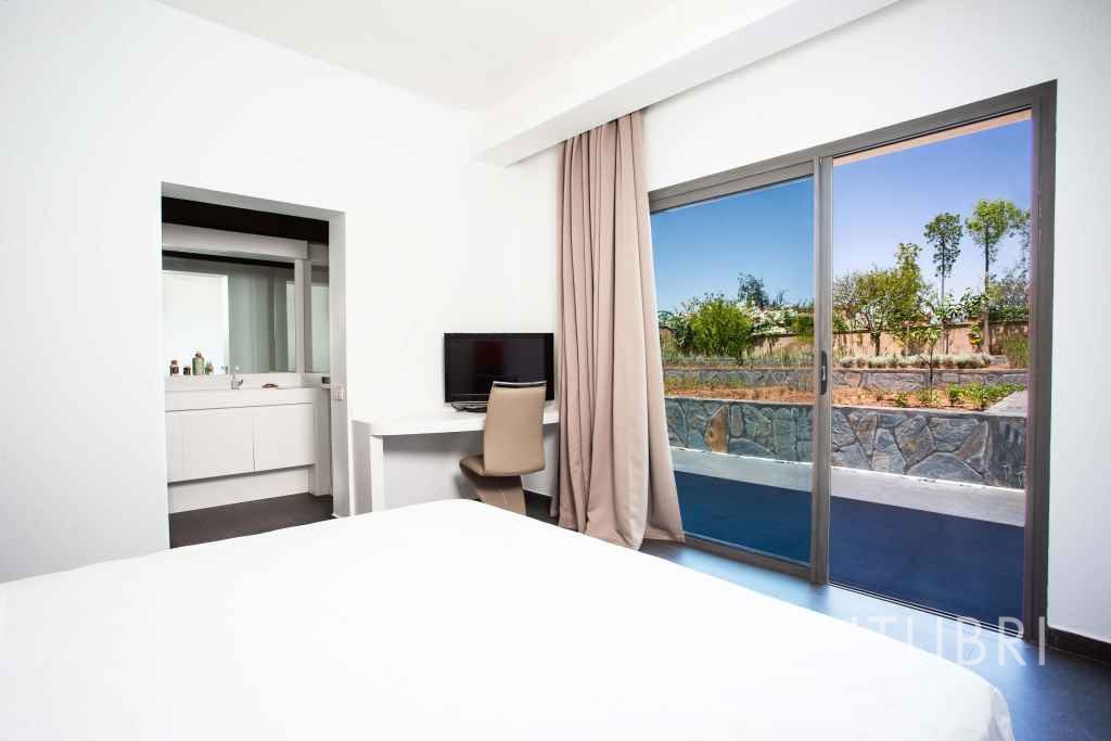 Extraordinary villa, Royal Palm and around