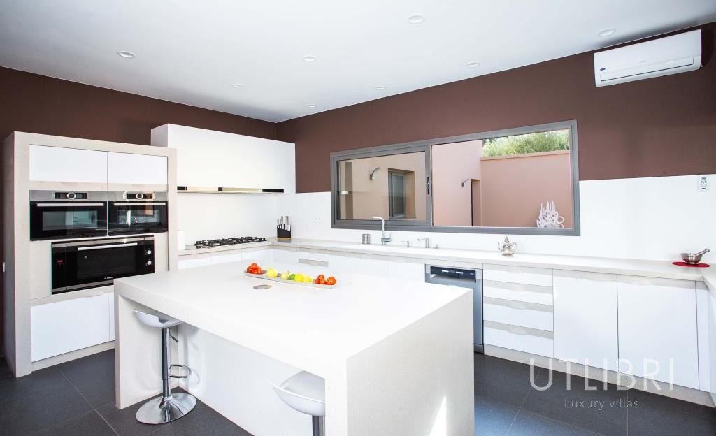 Extraordinary villa, Royal Palm and around