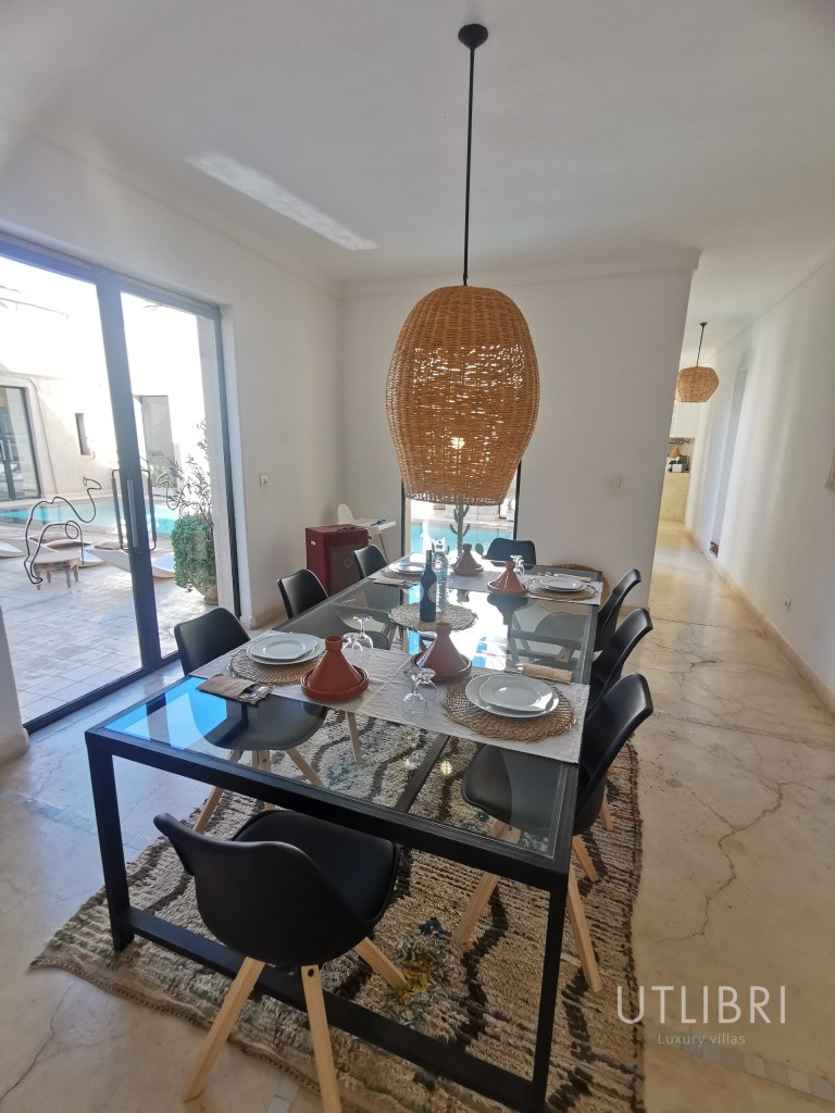 Extraordinary villa, Road to Fes