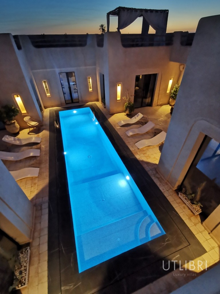 Extraordinary villa, Road to Fes