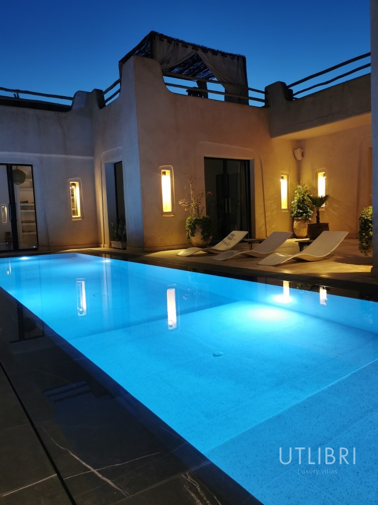Extraordinary villa, Road to Fes