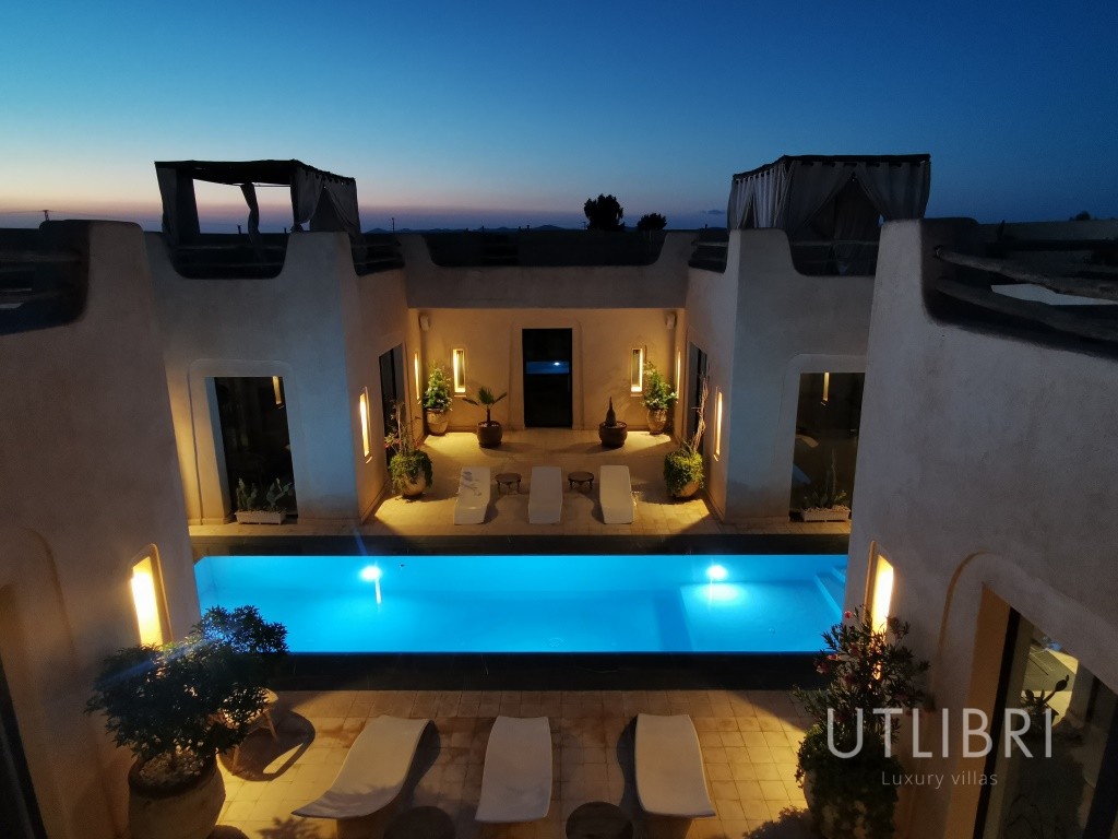 Extraordinary villa, Road to Fes