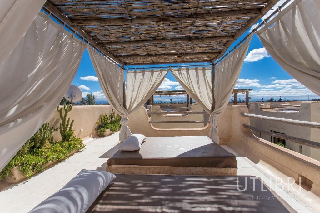 Extraordinary villa, Road to Fes