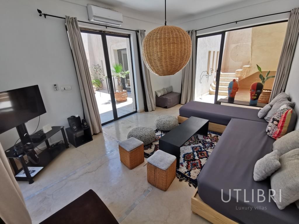 Extraordinary villa, Road to Fes