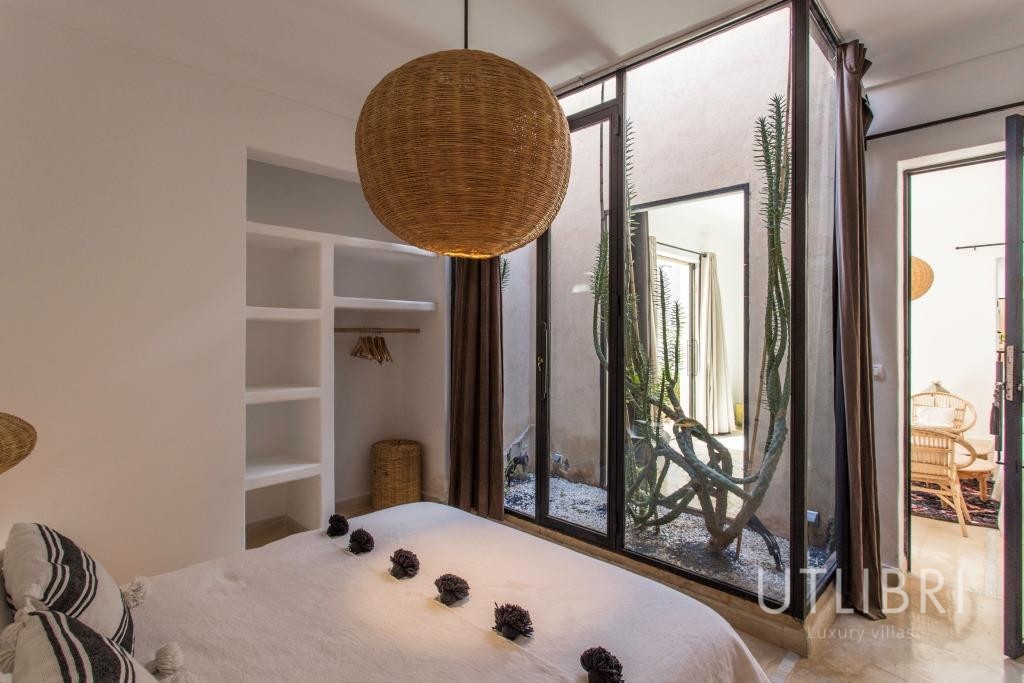 Extraordinary villa, Road to Fes