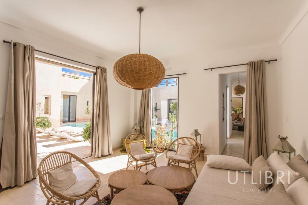 Extraordinary villa, Road to Fes
