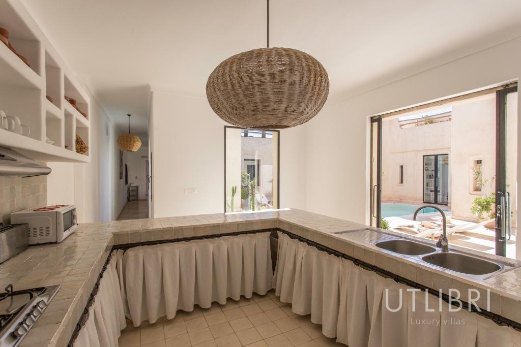 Extraordinary villa, Road to Fes