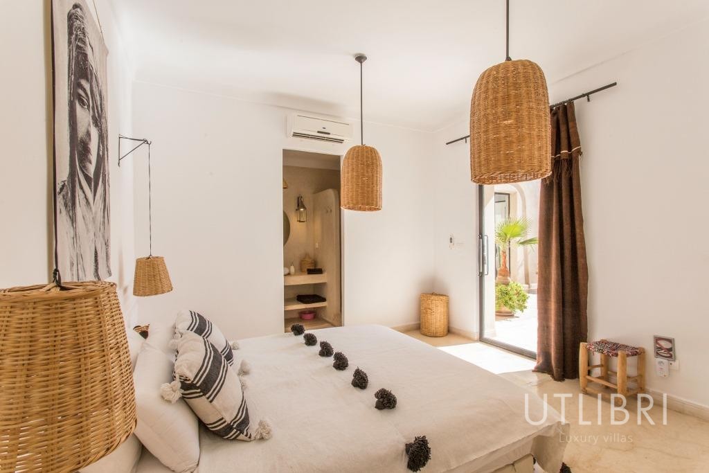 Extraordinary villa, Road to Fes