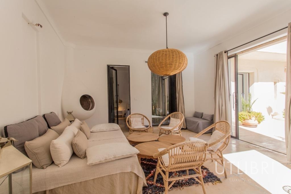 Extraordinary villa, Road to Fes