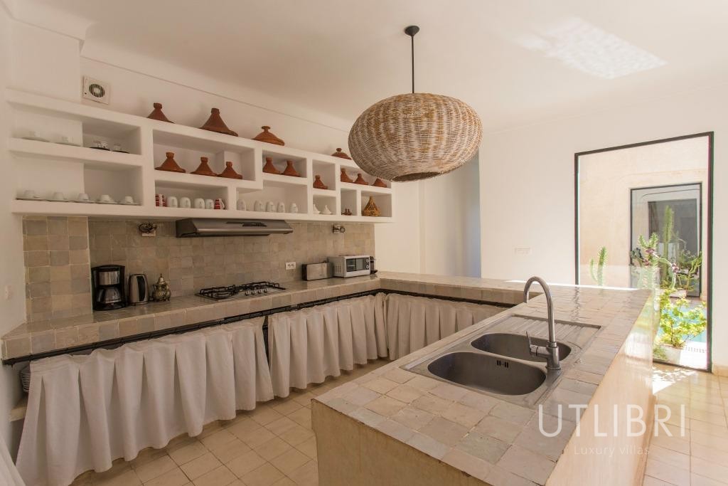 Extraordinary villa, Road to Fes