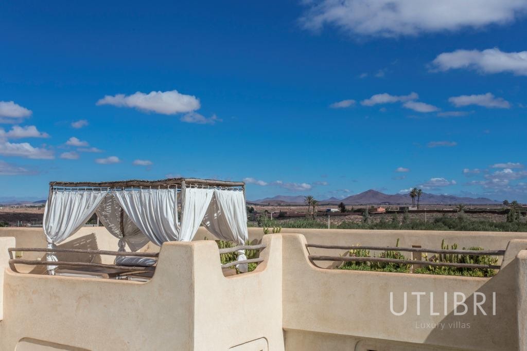 Extraordinary villa, Road to Fes