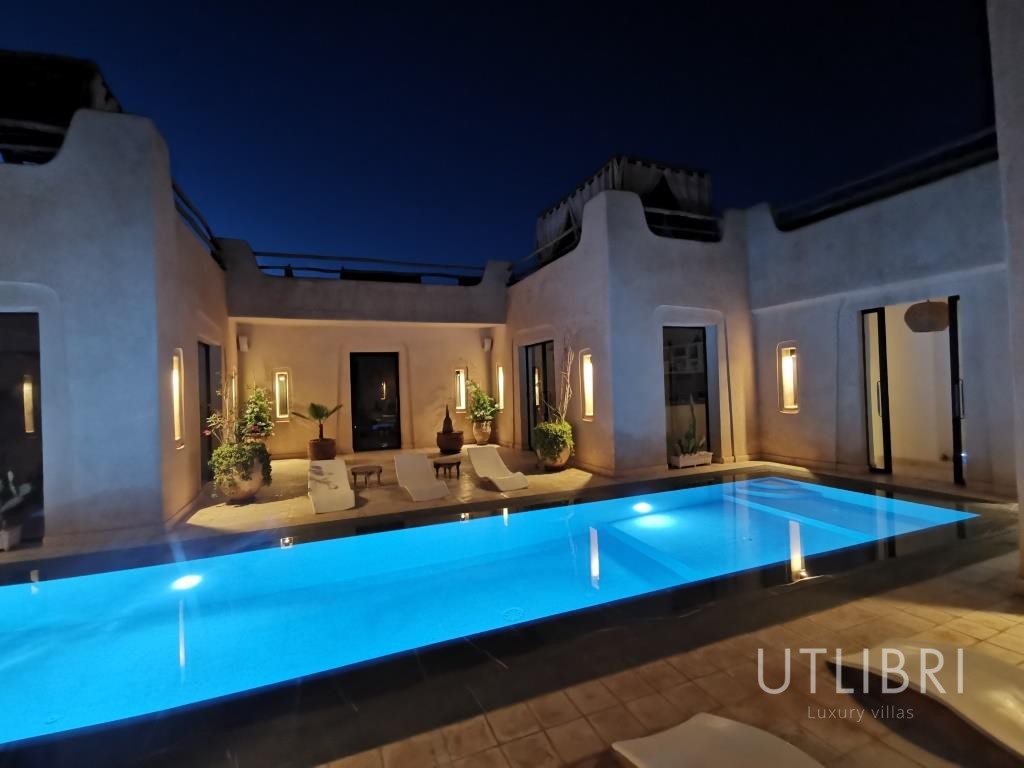 Extraordinary villa, Road to Fes