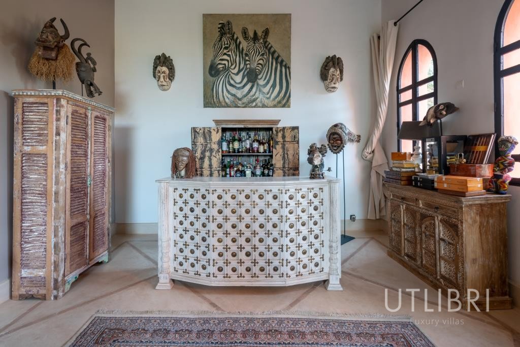 Extraordinary villa, Road to Fes