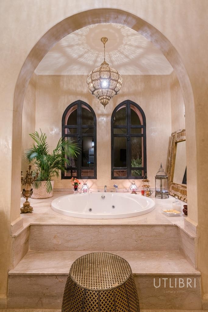 Extraordinary villa, Road to Fes