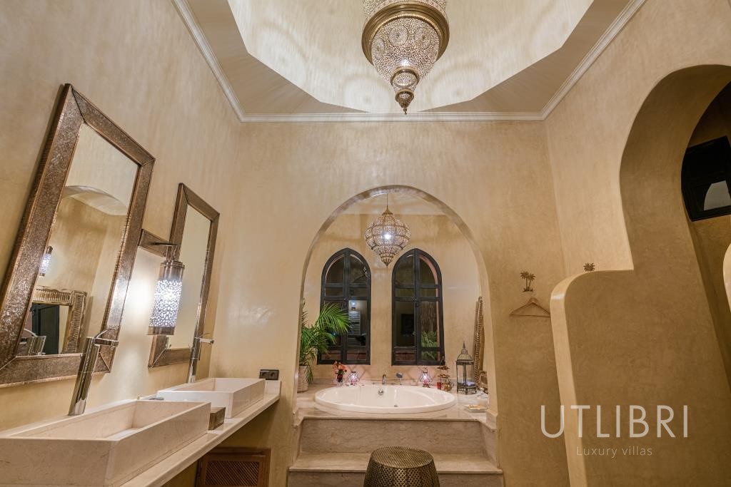 Extraordinary villa, Road to Fes