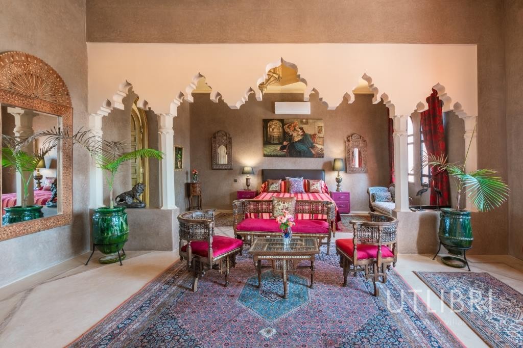 Extraordinary villa, Road to Fes