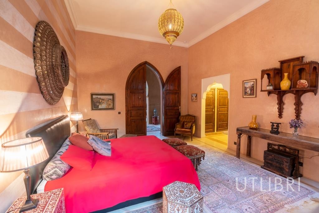 Extraordinary villa, Road to Fes