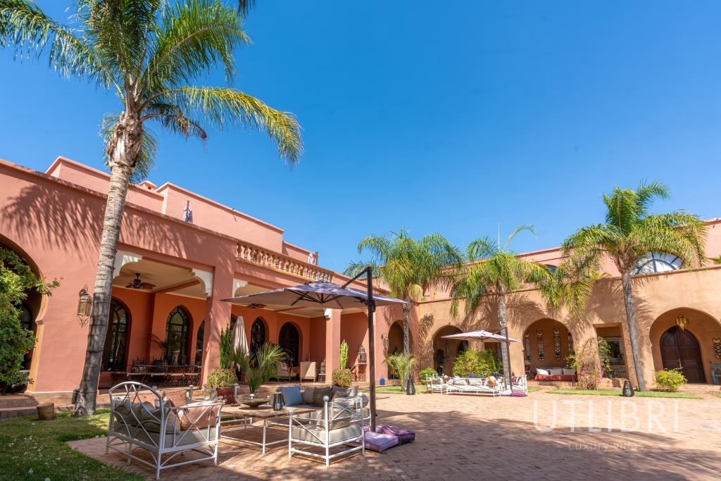 Extraordinary villa, Road to Fes
