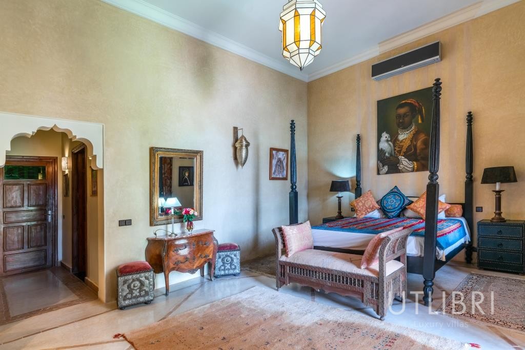 Extraordinary villa, Road to Fes