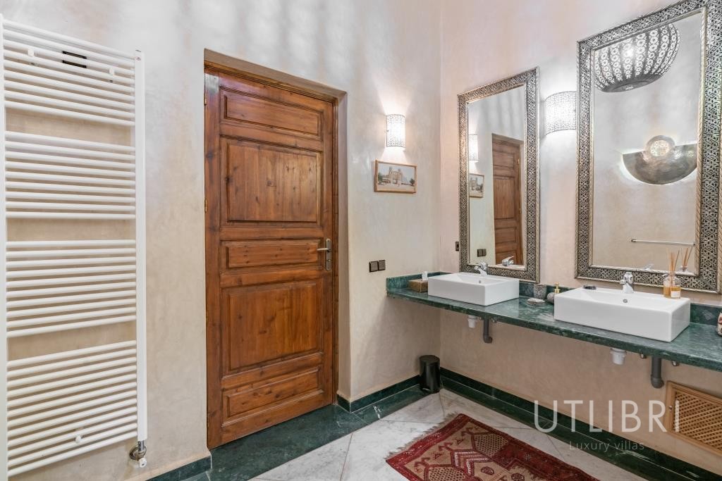 Extraordinary villa, Road to Fes