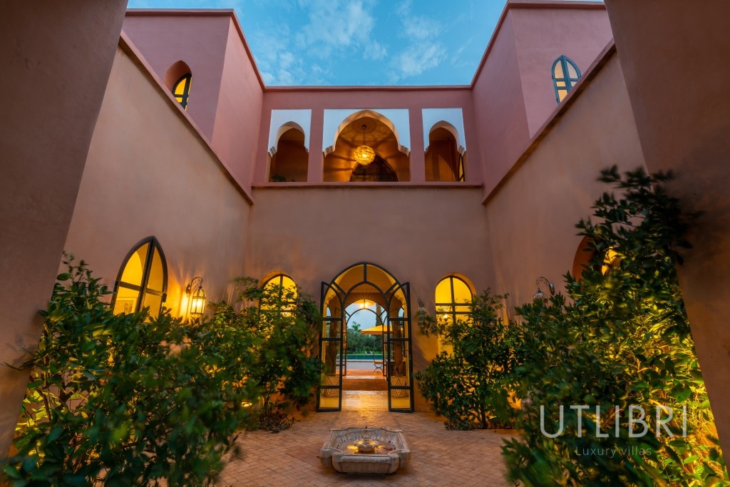 Extraordinary villa, Road to Fes