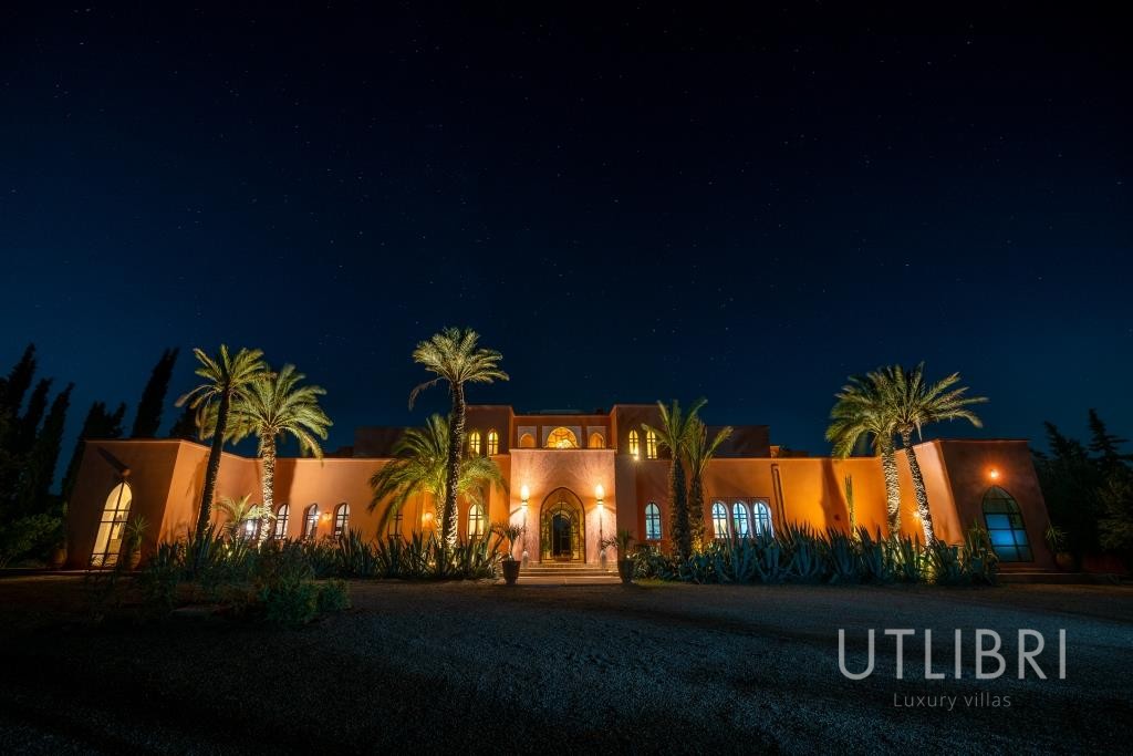 Extraordinary villa, Road to Fes